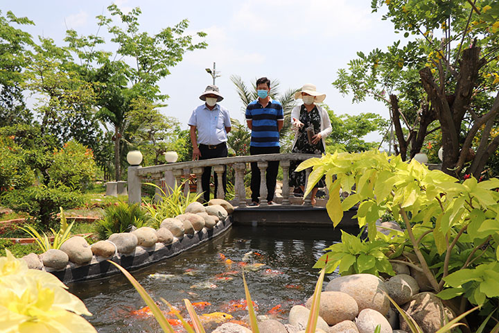 Hoa viên Song Ngân tại thôn 4, xã Suối Rao (huyện Châu Đức) được thiết kế theo hướng du lịch sinh thái, tạo điểm tham quan thân thiện với môi trường. 